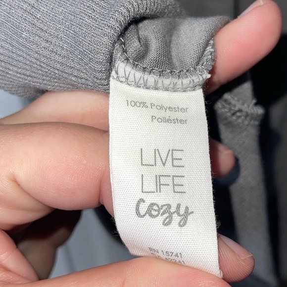 NWT P.J. SALVAGE Gray Velour Crewneck Sweatshirt Pajama Top Size Medium - Picture 5 of 7